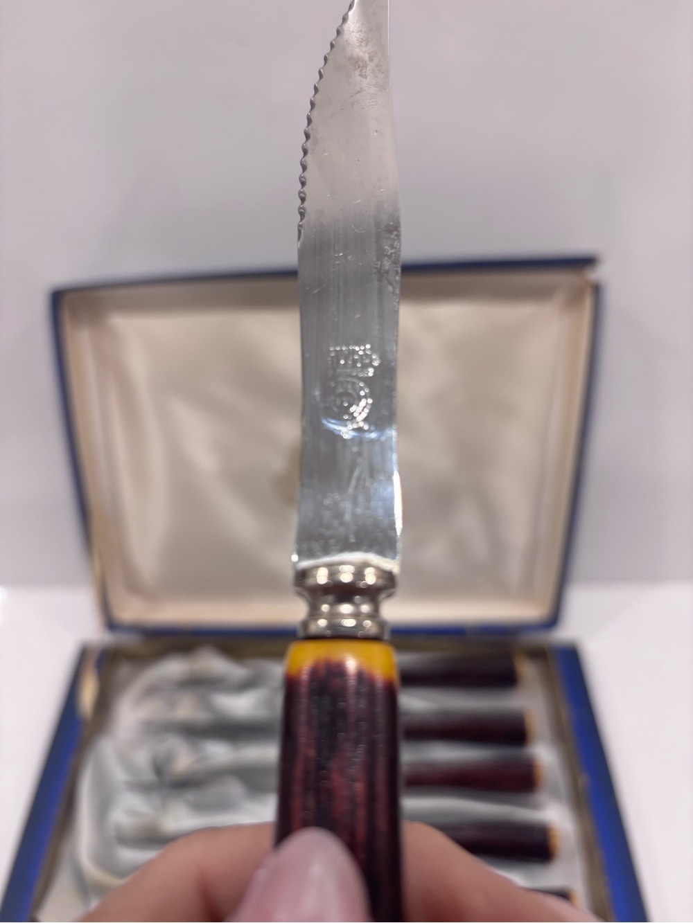 mid-century faux stag handled spreaders in original box - Picture 3 of 4